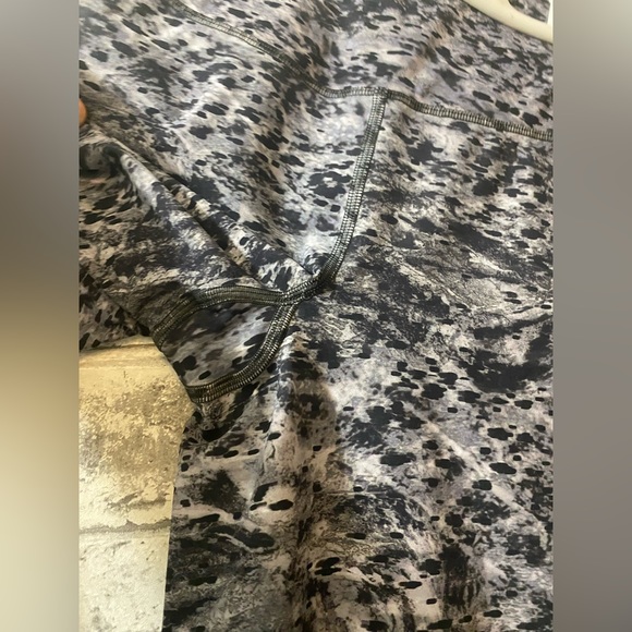 Lululemon Base Pace High-Rise Tight 25"
Estuary Grey Multi - Picture 8 of 9